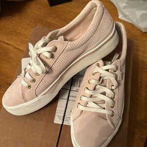 Women’s light pink Keds sneakers